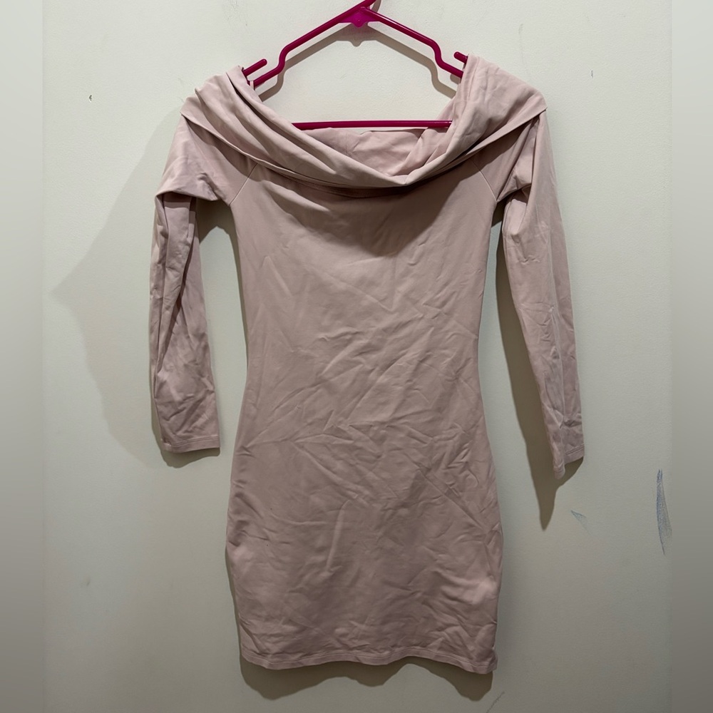 💗💅 Aritzia Off-Shoulder Long Sleeve Baby pink mini bodycon Dress, s